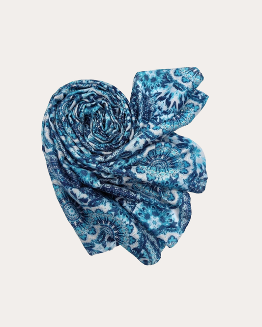 Scarf with a mix of blues