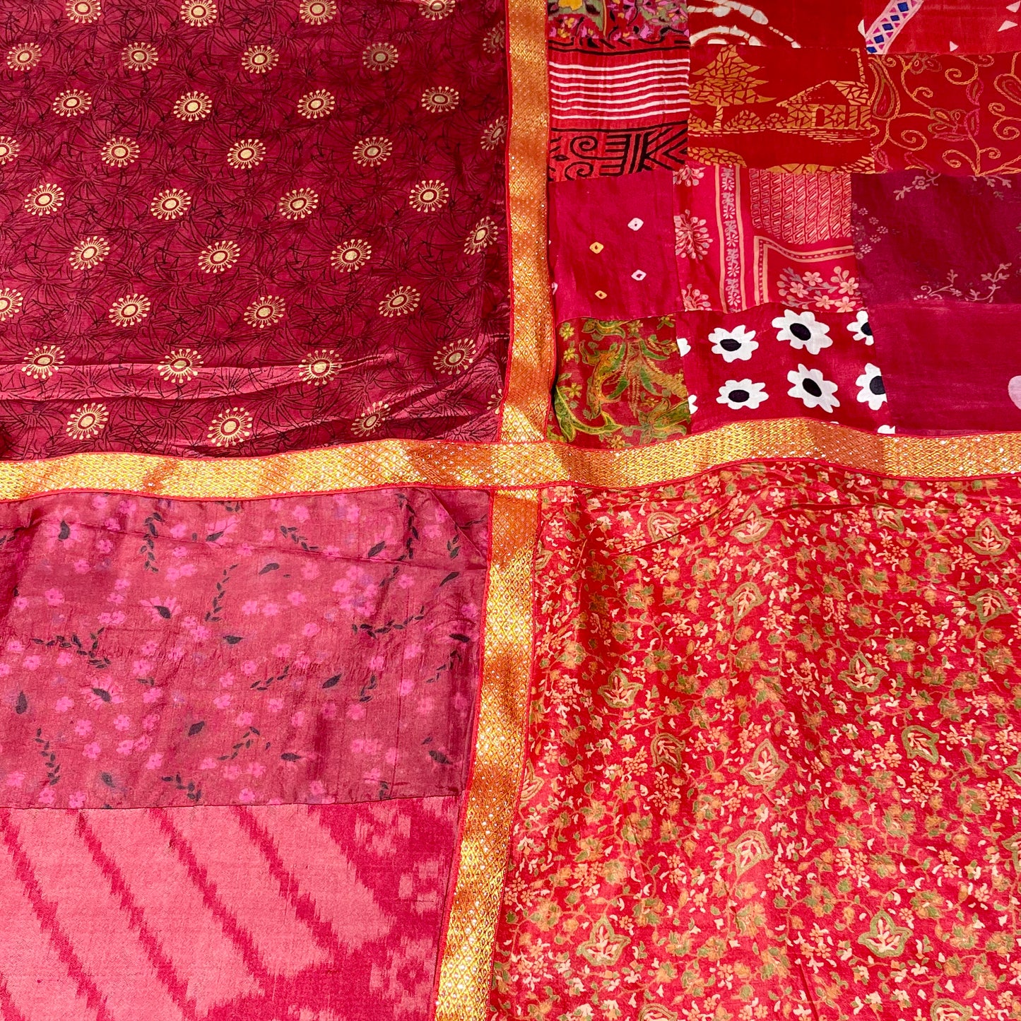 Silk Square Palm - 4 Patches + 4 red / burgundy Tassels